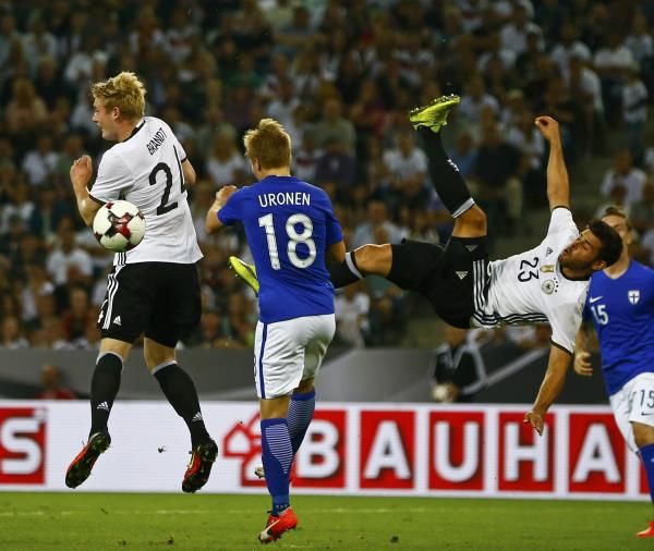 2016-08-31t193006z_1831239044_lr1ec8v1i5vjy_rtrmadp_3_soccer-friendly_reuters