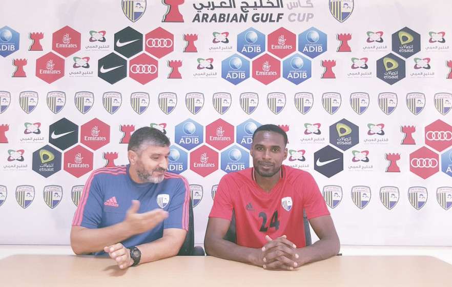  محمد قويض (يسار)