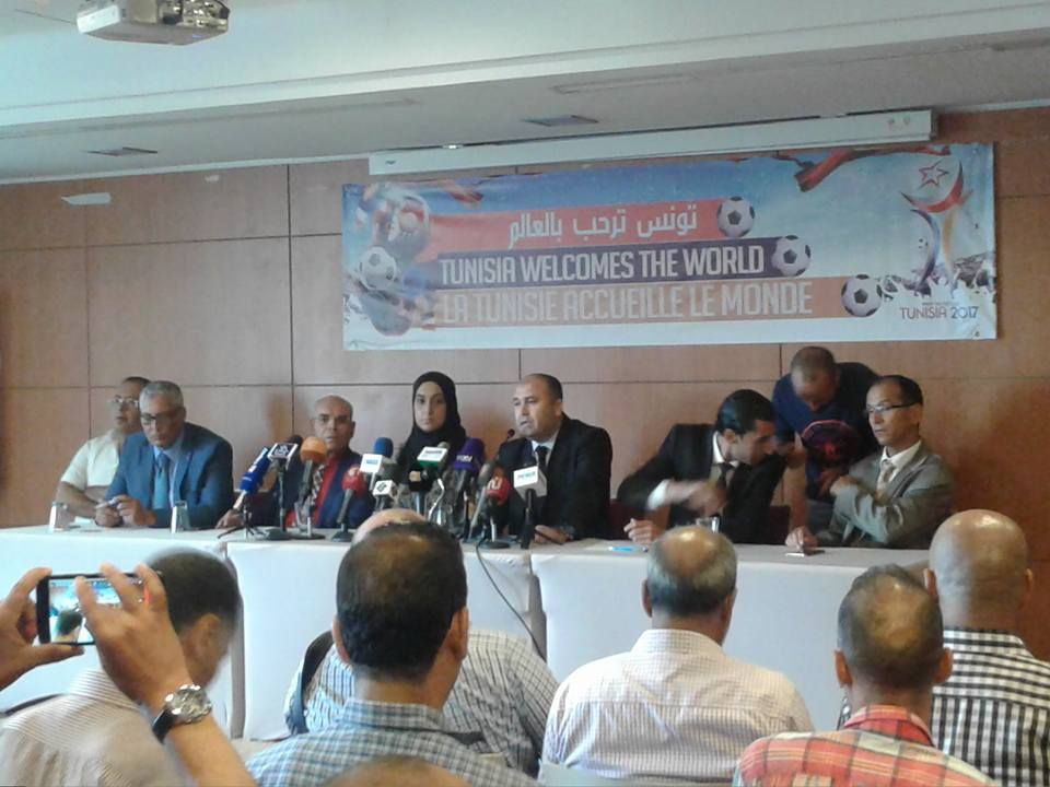 جانب من المؤتمر الصحفي لرئيس الاتحاد التونس لكرة القدم المصغرة 