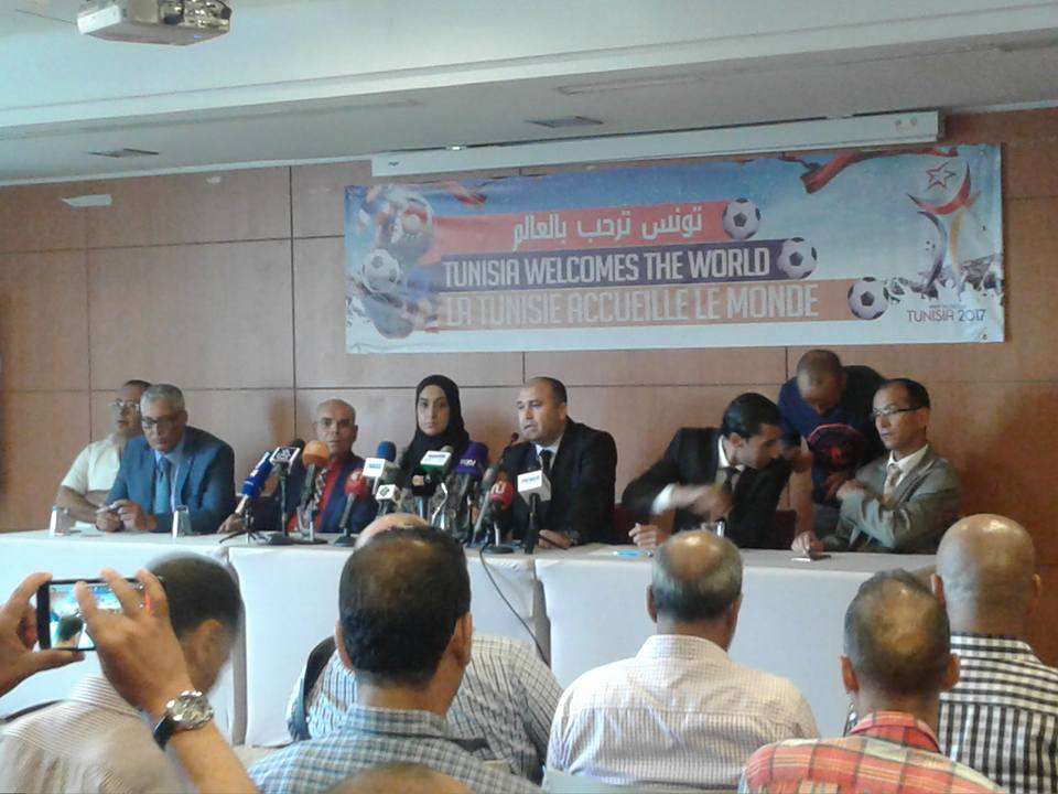 جانب من المؤتمر الصحفي لرئيس الاتحاد التونس لكرة القدم المصغرة 