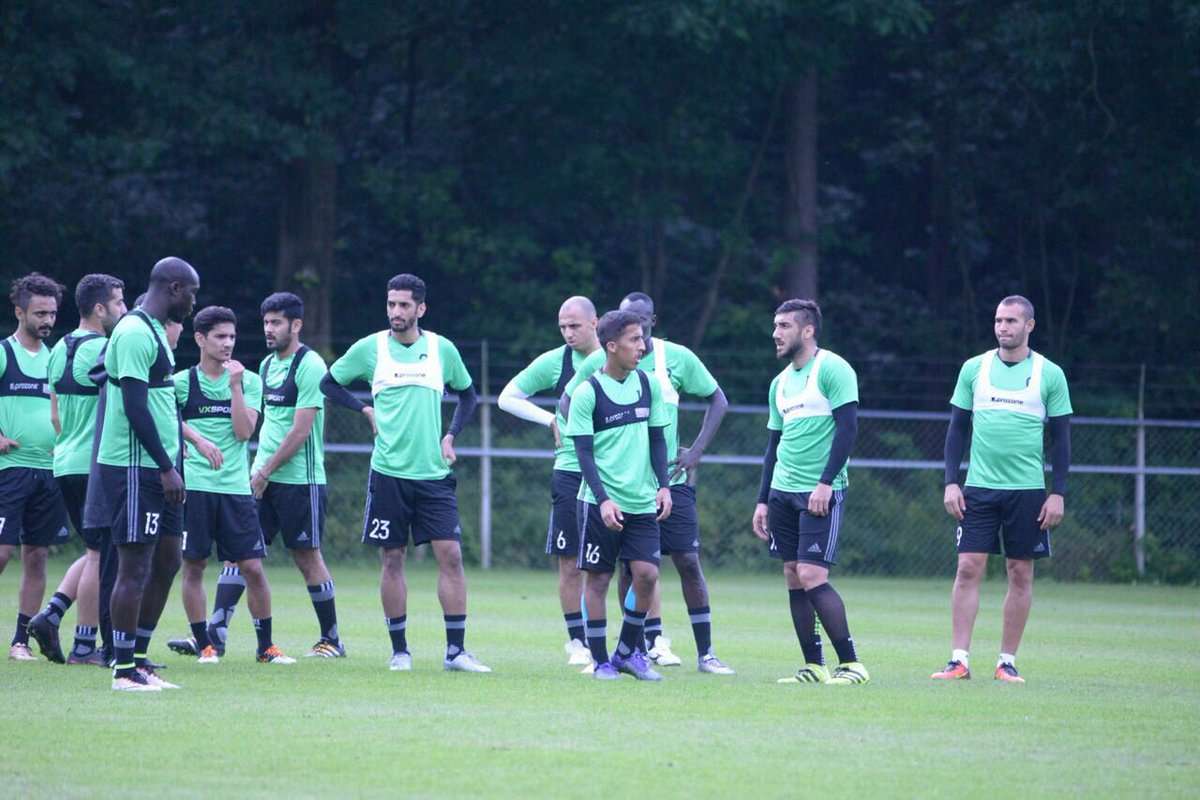 ام صلال بمعسكر هولندا