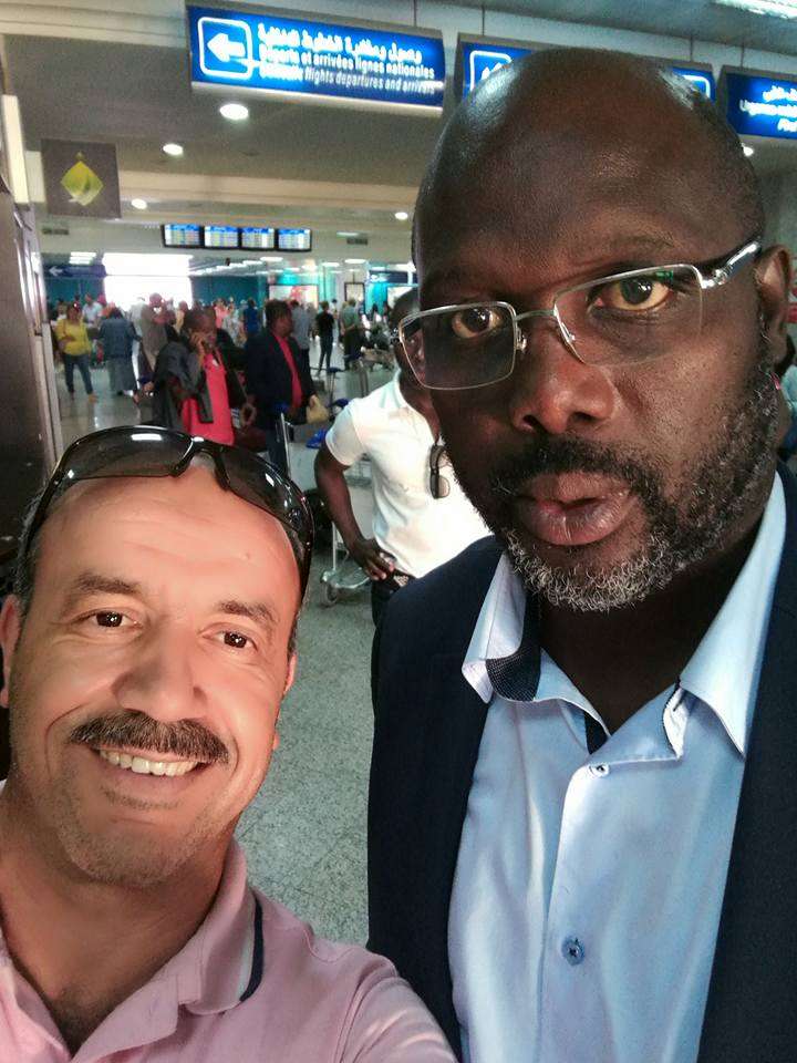 جورج ويا في مع أحد معجبيه بتونس