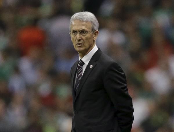 2016-03-30t055050z_991526857_gf10000365248_rtrmadp_3_soccer-world-mex-can_reuters