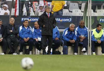 الصربي بورا اثناء لقاء العراق واسبانيا