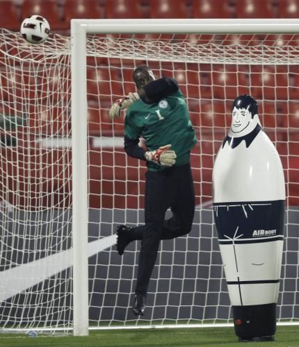 2011-01-082011-01-08t224011z_01_doh01_rtridsp_3_soccer-asian_reuters