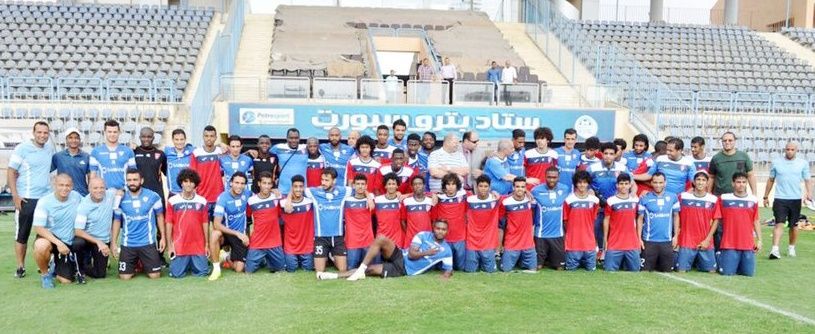 صورة تذكارية تجمع لاعبي الزمالك بلاعبي الوحدة