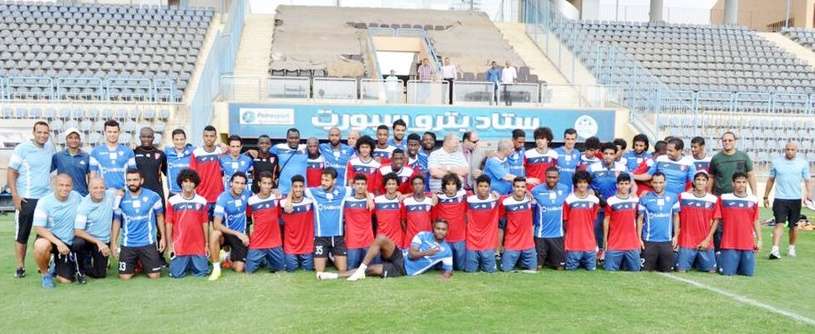 صورة تذكارية تجمع لاعبي الزمالك بلاعبي الوحدة