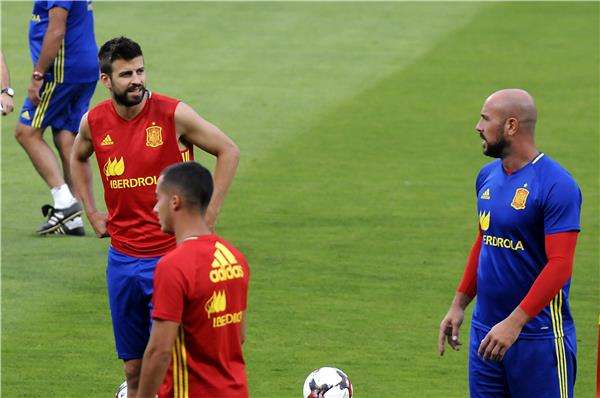 بيكيه في تدريبات إسبانيا