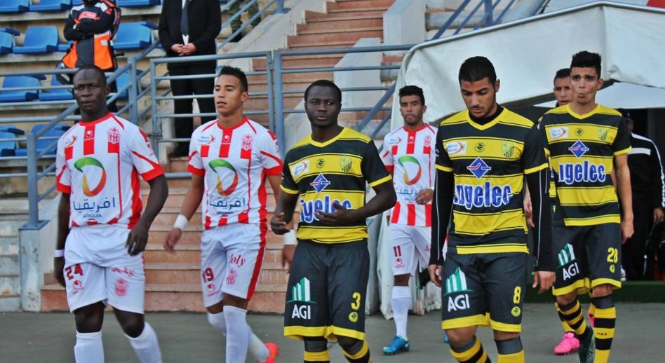 ابراهيما سيديبي - أول الصف اليمين