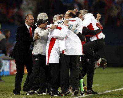 فرحة الجهاز الفني والإداري للمنتخب المصري