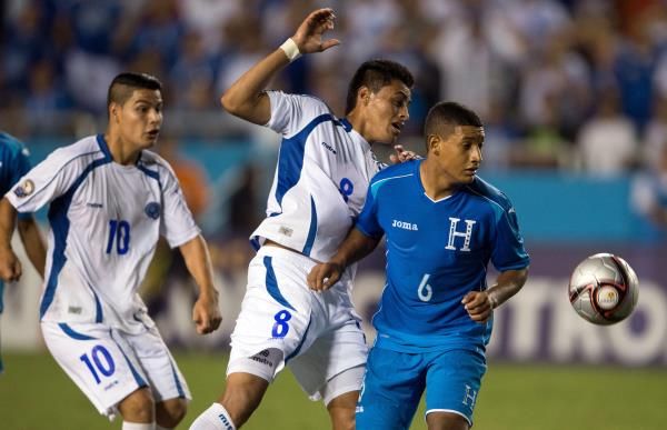 2014-09-08t044826z_171154358_nocid_rtrmadp_3_soccer-central-american-cup-honduras-vs-el-salvador_reuters
