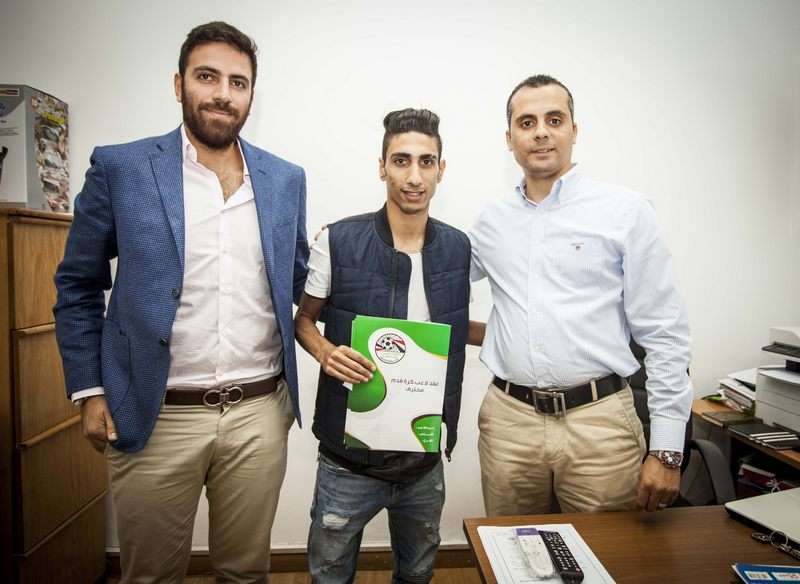 اللاعب بعد توقيعه