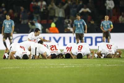 منتخب الساجدين يشكر الله عز وجل علي الفوز علي إيطاليا