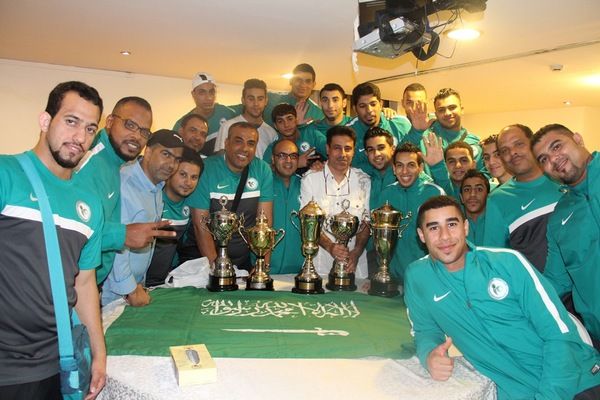 الأبطال مع كؤوس الخمس بطولات