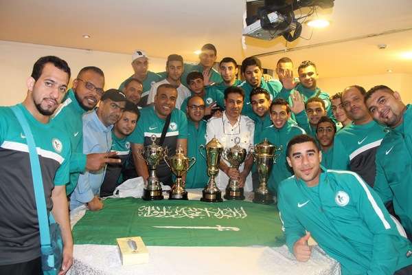 الأبطال مع كؤوس الخمس بطولات