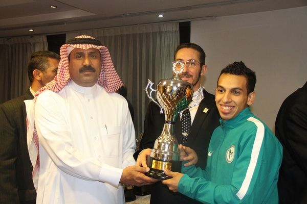 البطل سراج آل سليم يتوج بكأس البطولة العربية للناشئين