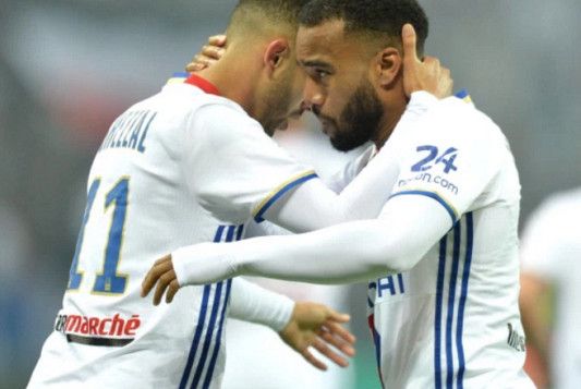 لاكازيتي وغزال 