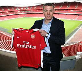 تومـاس فيـرمايـلـيـن يحمـل قميـص فريقـه الجديـد