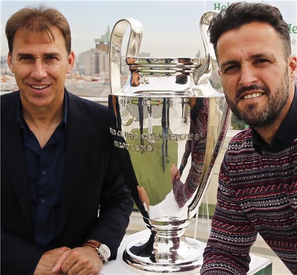 كيكو على اليمين