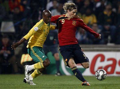 توريس متصدر قائمة الهدافين مع فابيانو و فيا