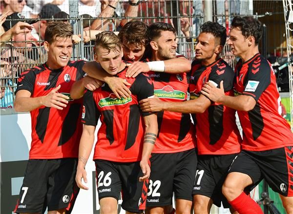 من لقاء  بوروسيا مونشنجلادباخ وفرايبورج