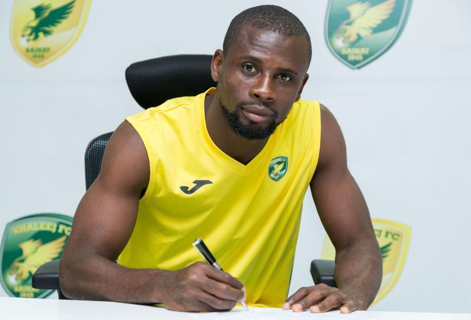 أكوريكو لدى توقيعه للخليج