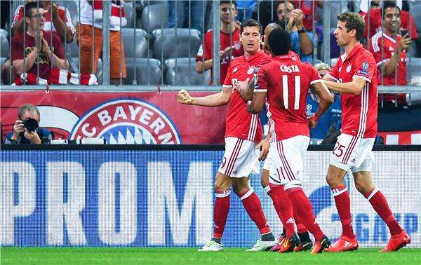 فرحة لاعبي بايرن ميونيخ بأحد الأهداف