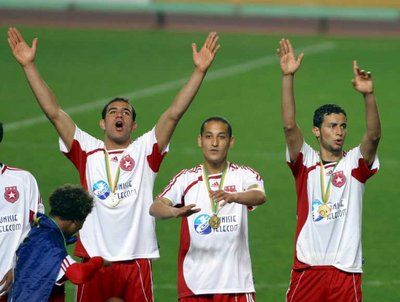 رضوان الفالحي (الأول على اليمين) رفقة بسام بن نصر و مهدي بن ضيف الله