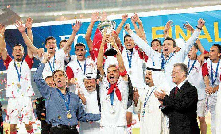 مجد حمصي يرفع كاس الاتحاد الاسيوي 2010