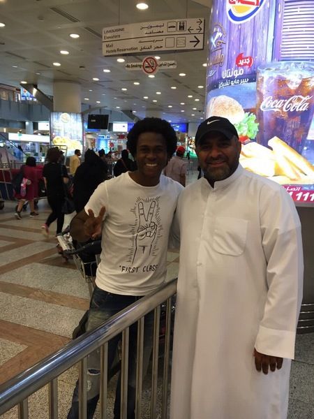 البرازيلي إلياس في المطار مع وكيل أعماله