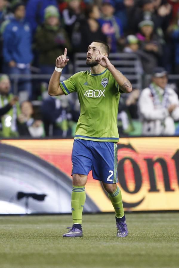 2015-11-02t044656z_457779187_nocid_rtrmadp_3_mls-playoffs-fc-dallas-at-seattle-sounders_reuters