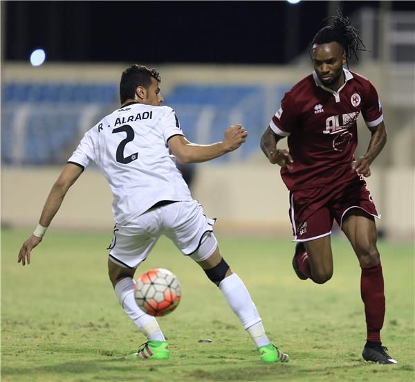 خافيير بالبوا (يمين)