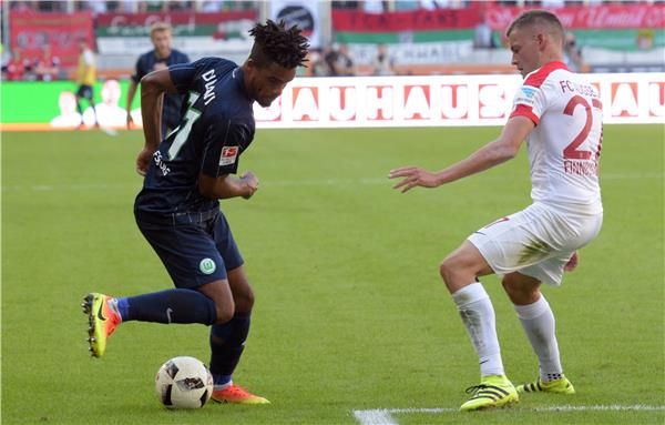 ديدافي (يسار)