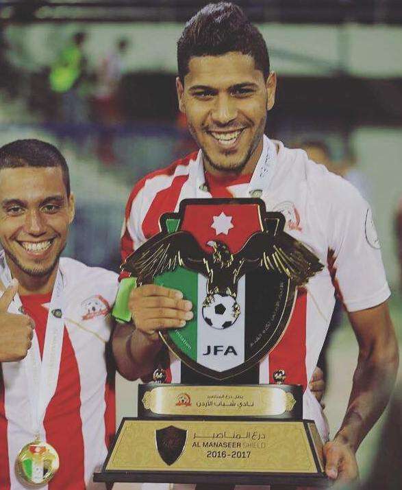 قائد شباب الأردن أبو خيرزان يحمل درع الاتحاد