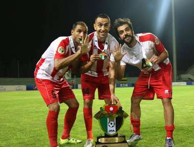 لاعبو شباب الأردن فرحون بالدرع