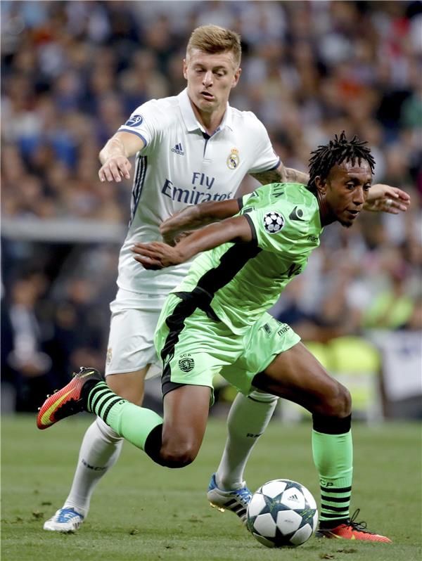 جيلسون مارتينز (يمين)