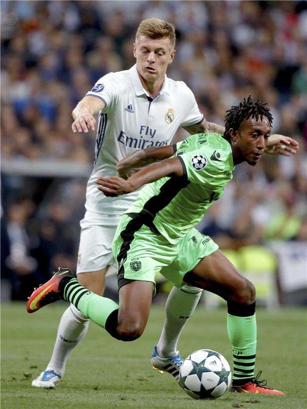 جيلسون مارتينز (يمين)