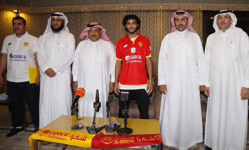 عبد الرحمن العبيد أثناء تجديد العقد