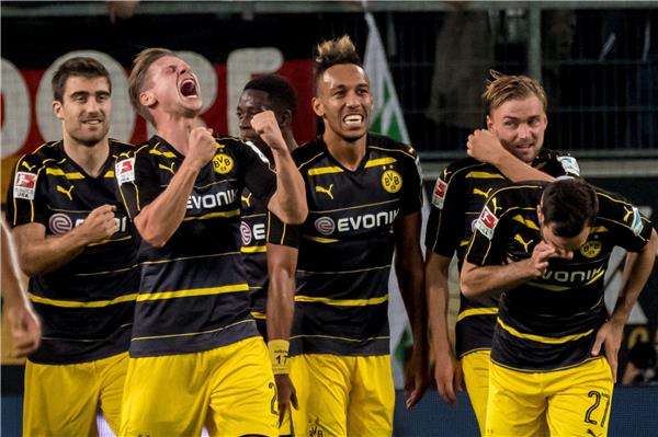 لاعبو فريق دورتموند