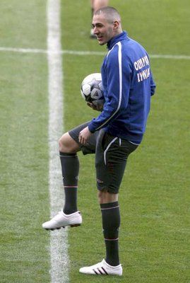 الفرنسي بنزيما .. قد يكون هو من يصل في تلك الساعات