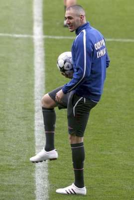 الفرنسي بنزيما .. قد يكون هو من يصل في تلك الساعات