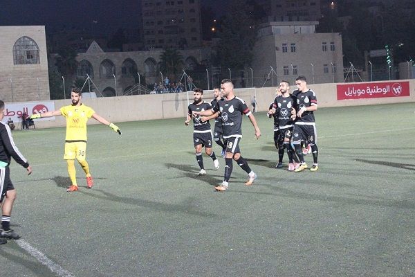 فرحة لاعبي الشباب بعد التعادل