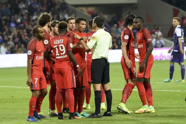 2016-09-23t203306z_531298773_lr1ec9n1l2w1v_rtrmadp_3_soccer-france_reuters