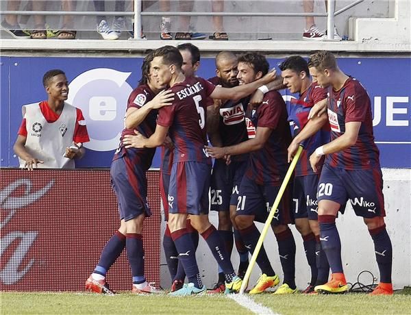 فرحة لاعبي إيبار