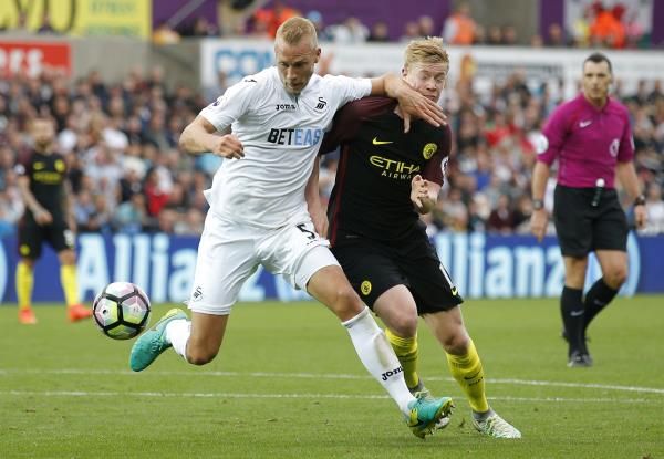 2016-09-24t153310z_117732790_mt1aci14620942_rtrmadp_3_soccer-england-swa-mci_reuters