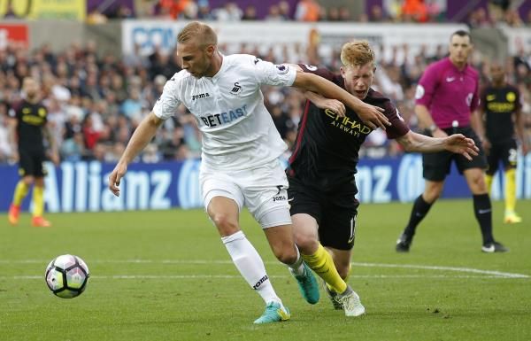 2016-09-24t153307z_117732787_mt1aci14620940_rtrmadp_3_soccer-england-swa-mci_reuters