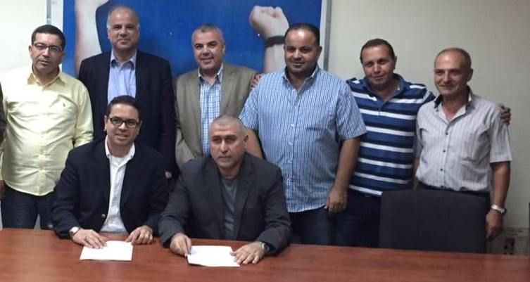 محروس أثناء توقيع العقد مع مجلس إدارة الجزيرة