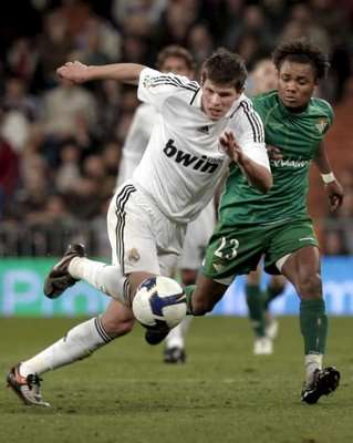 الهولندي هونتلار المتوقع خروجه من النادي الملكي