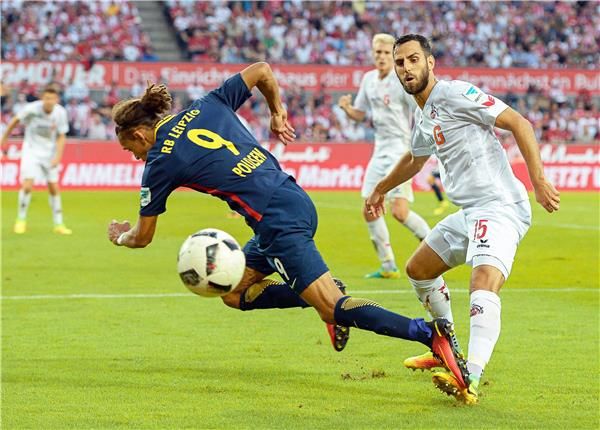 جانب من مباراة الفريقين