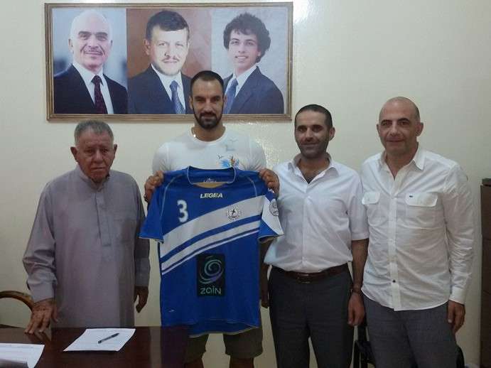 أثناء توقيع العقد